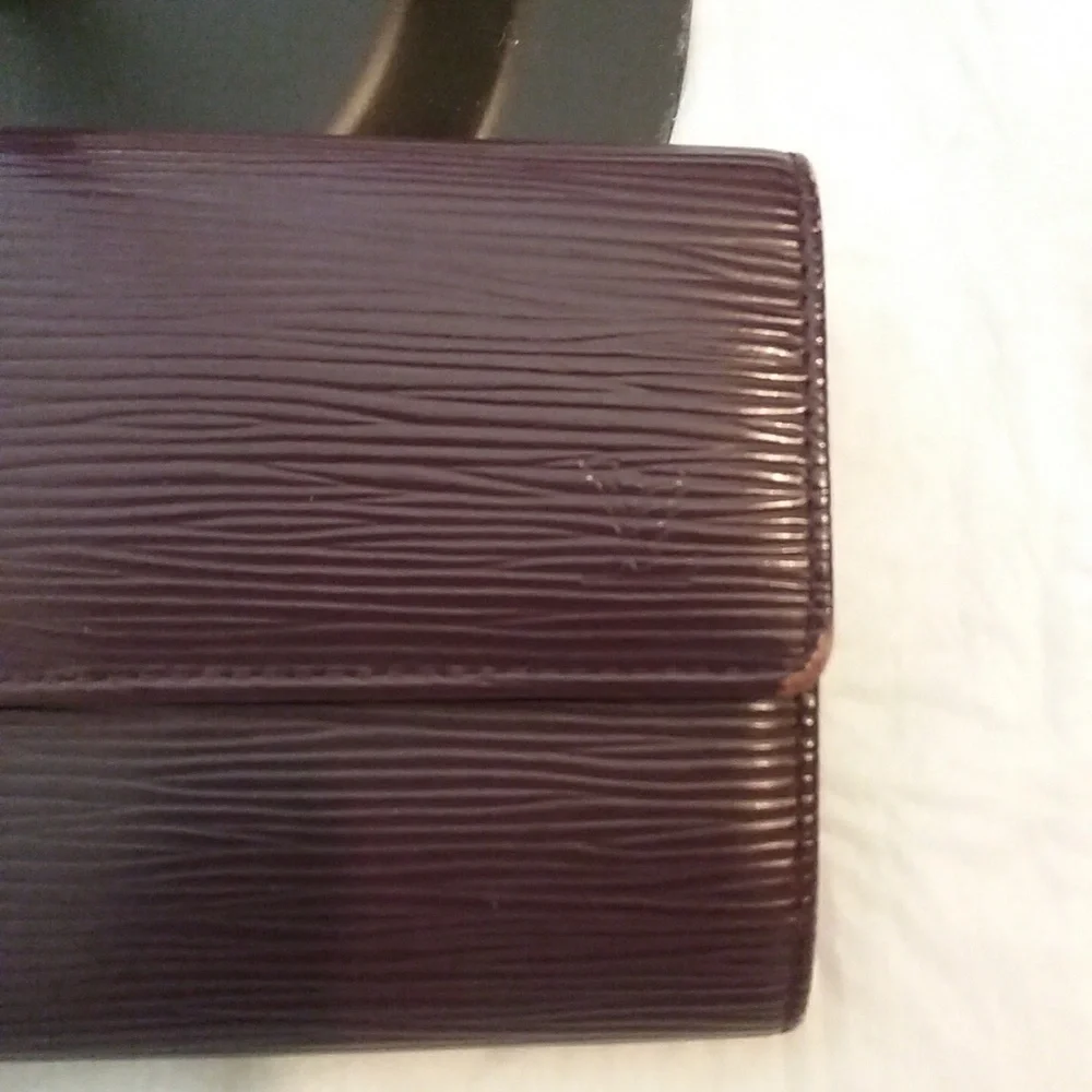 LOUIS VUITTON Epi Long Wallet, Plum EUC - Picture 2 of 13